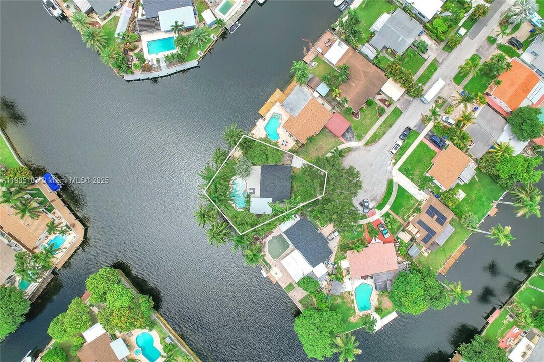 2702 Scott St in Hollywood, FL - Building Photo