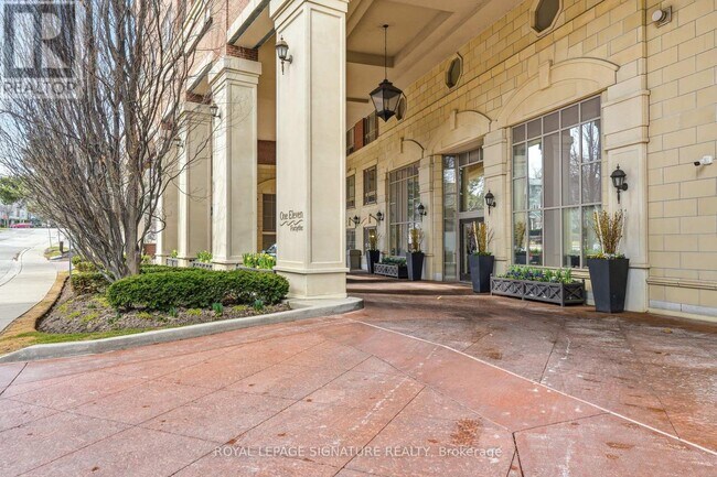 111 Forsythe St in Oakville, ON - Building Photo - Building Photo