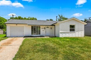 6008 Golden Gate Dr in Dallas, TX - Building Photo