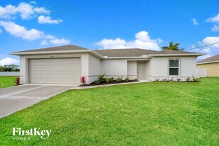 2204 NE 22nd Pl in Cape Coral, FL - Building Photo