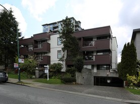 Tell Manor in Vancouver, BC - Building Photo