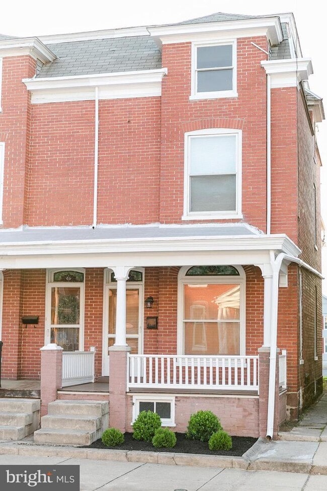 102 Washington Ave in Ephrata, PA - Foto de edificio - Building Photo