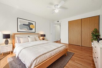 COURTYARD GARDENS APARTMENTS in St. Louis, MO - Foto de edificio - Building Photo