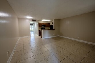 1809 Meadows Cir W in Boynton Beach, FL - Foto de edificio - Building Photo