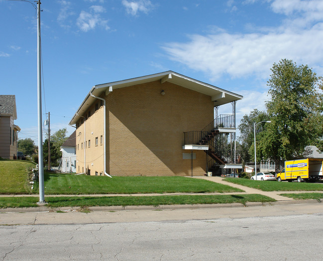 Arbor Apartments in Omaha, NE - Building Photo - Building Photo