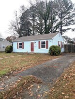 7405 Wickham Ave in Newport News, VA - Building Photo