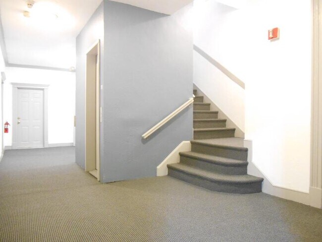 1298 Commonwealth Ave in Boston, MA - Building Photo - Building Photo