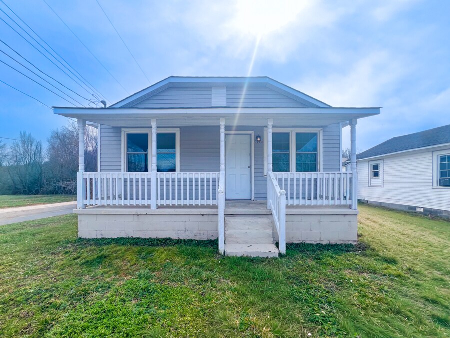 2300 Raleigh St in Hopewell, VA - Building Photo