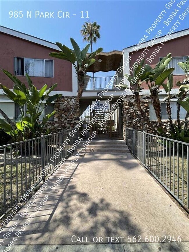 property at 985 N Pk Cir