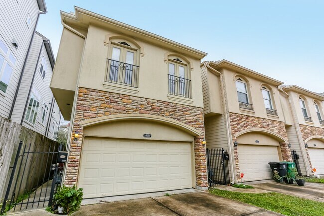 5819 Petty St in Houston, TX - Foto de edificio - Building Photo