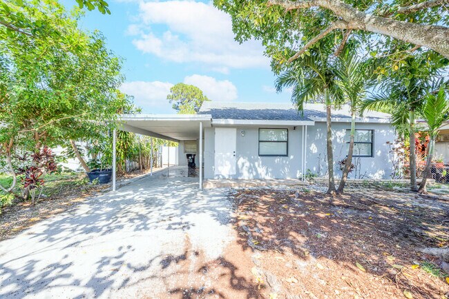 property at 728 S E St