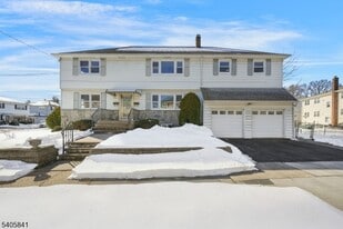 686 Gates Terrace in Union, NJ - Building Photo