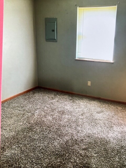 1285 Roper Ave, Unit Apt 3 in Zanesville, OH - Building Photo