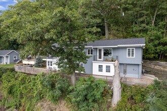 1228 E Shore Dr, Unit 2 in Ithaca, NY - Building Photo - Building Photo