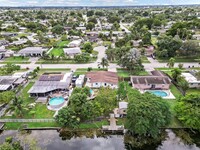 6129 Hogan Creek Rd in Margate, FL - Foto de edificio - Building Photo