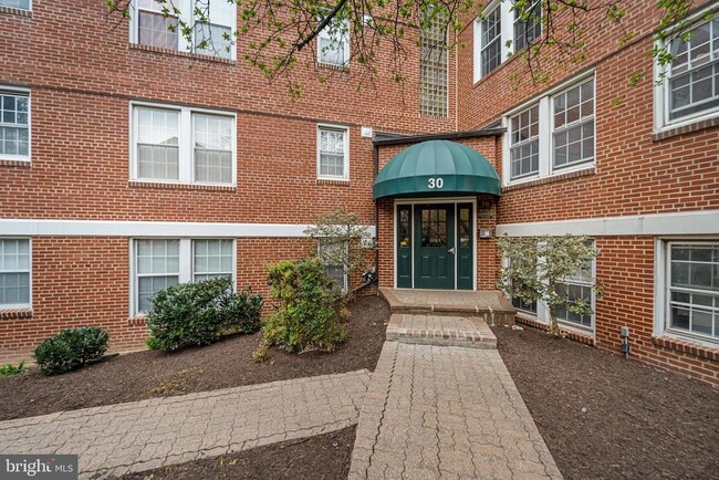 30 S Old Glebe Rd in Arlington, VA - Building Photo - Building Photo