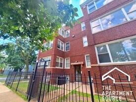 1102 N Central Ave, Unit 2 in Chicago, IL - Building Photo