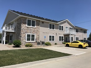 Tiverton Court Apartments in Ames, IA - Building Photo - Building Photo