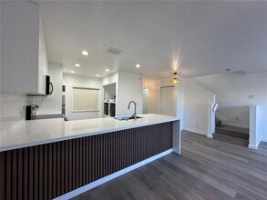 322 NE 3rd St in Hallandale Beach, FL - Building Photo - Building Photo