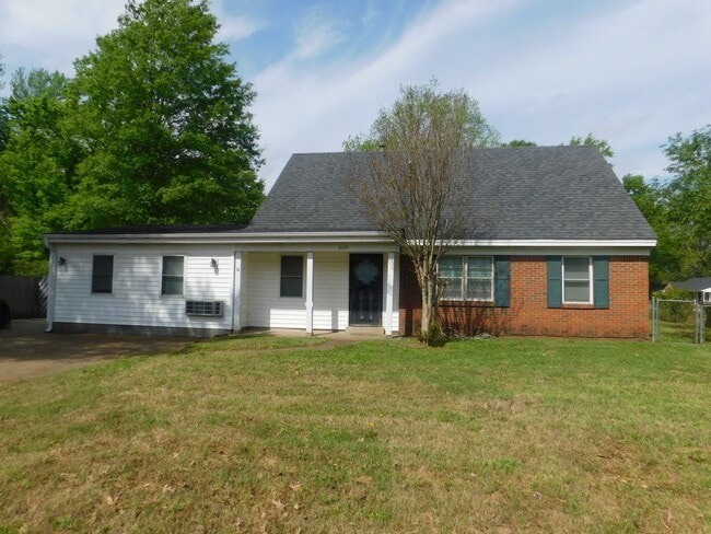 9155 Forrest Dr in Southaven, MS - Building Photo - Building Photo