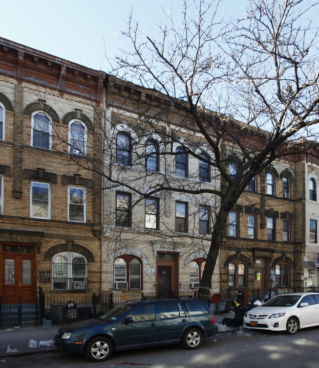 168 Irving Ave in Brooklyn, NY - Foto de edificio