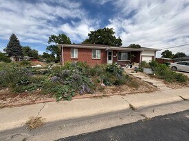 6085 W Arkansas Ave in Lakewood, CO - Building Photo