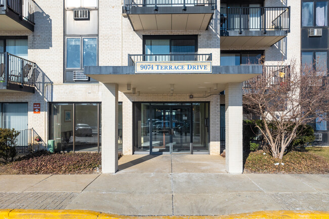 Terrace Square Condominiums in Niles, IL - Building Photo - Building Photo