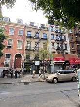 18 Saint Marks Pl in New York, NY - Building Photo - Building Photo