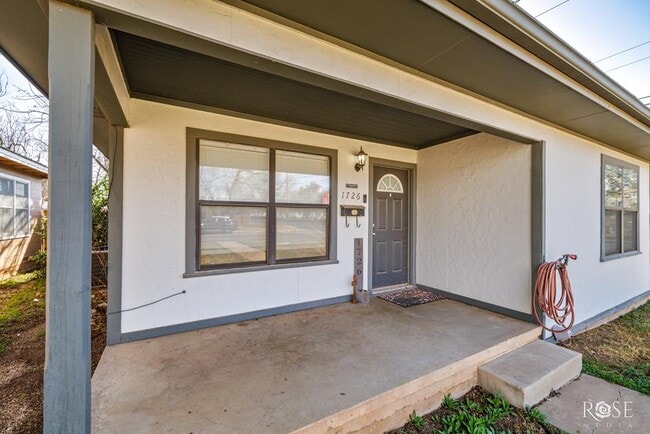 property at 1726 S Park St