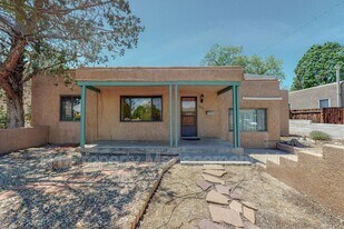 1321 Lobo Pl NE in Albuquerque, NM - Building Photo
