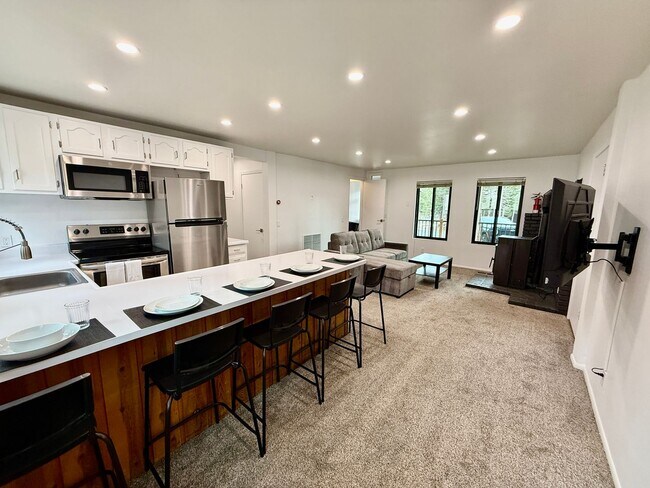 41 Ridgecrest Dr in Mammoth Lakes, CA - Building Photo - Building Photo