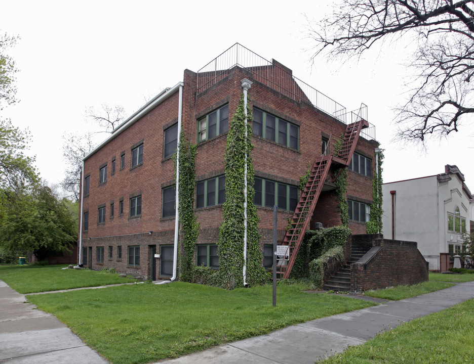 900 S College Ave in Fort Collins, CO - Building Photo