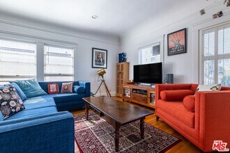 3400 San Marino St in Los Angeles, CA - Building Photo - Building Photo