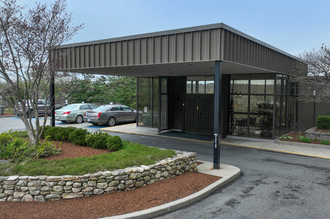 The Ferncroft Tower in Middleton, MA - Foto de edificio - Building Photo