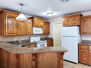 1402 W Kiwi Ave in Pharr, TX - Building Photo - Building Photo