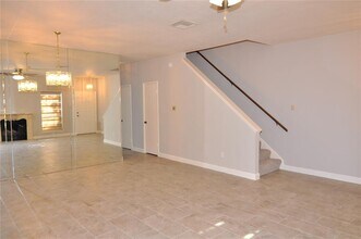 17481 Red Oak Dr in Houston, TX - Building Photo - Building Photo