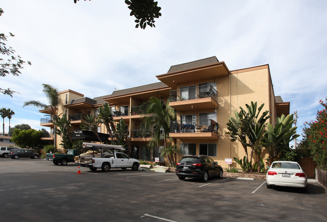 Baja La Jolla Apartments in San Diego, CA - Building Photo