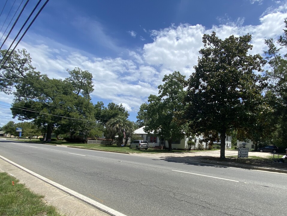 37 S Cromartie St in Hazlehurst, GA - Building Photo