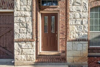 910 Waterside Dr in Euless, TX - Building Photo - Building Photo