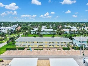 473 12th Ave S in Naples, FL - Building Photo - Building Photo