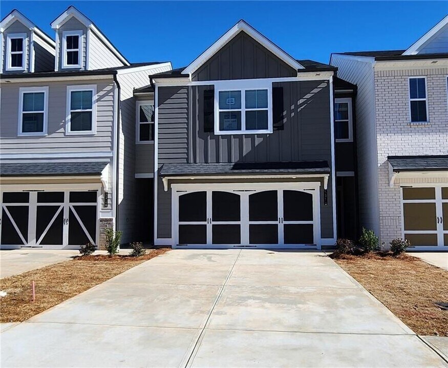 5312 Melbourne Ln in Flowery Branch, GA - Building Photo