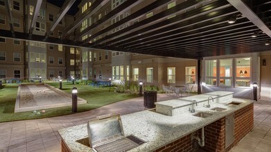 Landmark College Park in College Park, MD - Foto de edificio - Building Photo