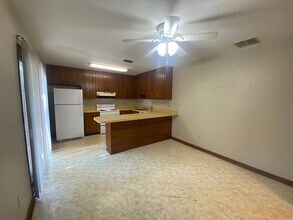 2261 Claremont Ln in Tallahassee, FL - Building Photo - Building Photo