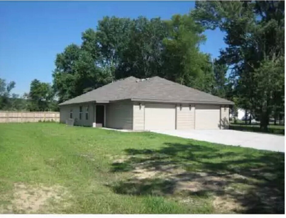 221 Carrigan Rd in Elkins, AR - Building Photo