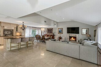 88 Knollwood Rd in Roslyn, NY - Foto de edificio - Building Photo