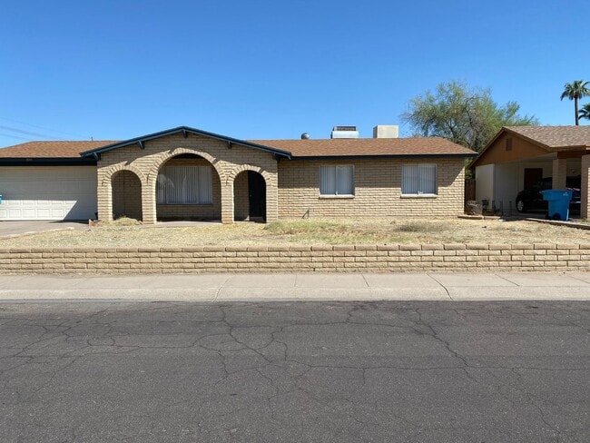 3840 W Mission Ln in Phoenix, AZ - Building Photo - Building Photo