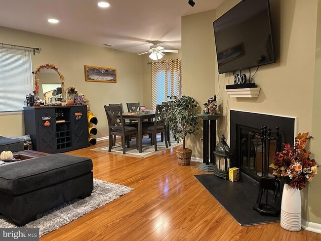 201A Kelly Cove, Unit 201 in Mount Laurel, NJ - Building Photo - Building Photo
