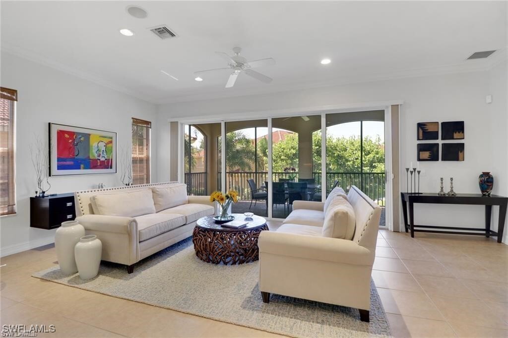 5030 Blauvelt Way in Naples, FL - Building Photo