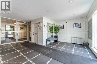 110 S Forster Park Dr in Oakville, ON - Building Photo - Building Photo