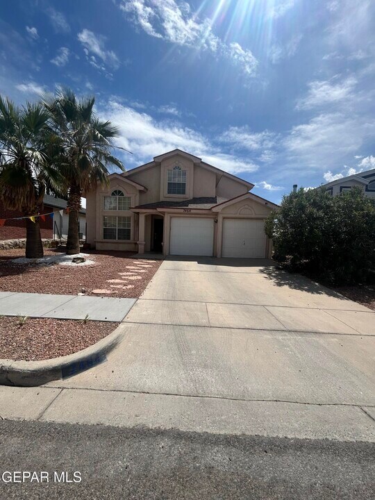 7464 Plaza Taurina Dr in El Paso, TX - Building Photo